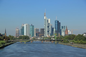 Fototapeta premium Frankfurt Skyline am Tag