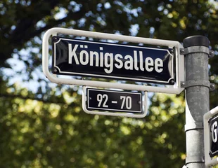 Strassenschild Königsallee Düsseldorf © eyewave