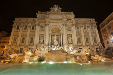 Fototapeta na wymiar Fontanna di Trevi w nocy, Rzym