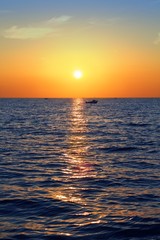 Obraz premium blue golden sunrise seascape sea ocean red sky