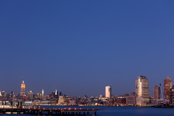 Naklejka premium Manhattan Financial District at sunset panorama from Jersey city