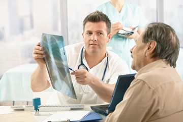 Fototapeta premium Doctor showing x-ray image to patient
