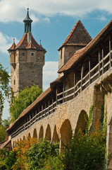 Fototapeta na wymiar Rothenburg ob der Tauber, mur obronny z wieżą ostrza