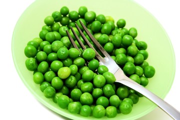 eine Schüssel grüne Erbsen