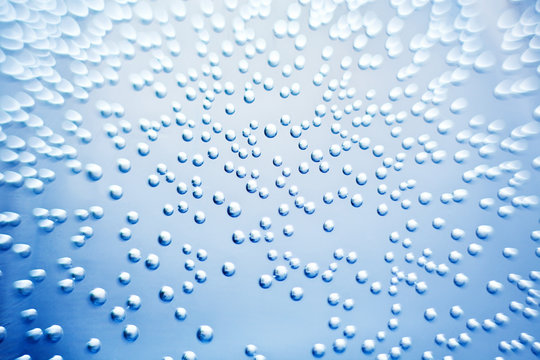 Moving air bubbles in transparent liquid
