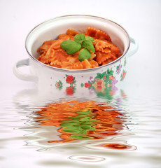 nudeln in Tomatensosse