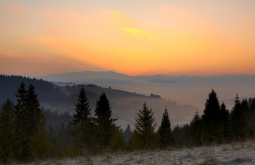 Fototapeta na wymiar Beautiful sunrise in the mountains