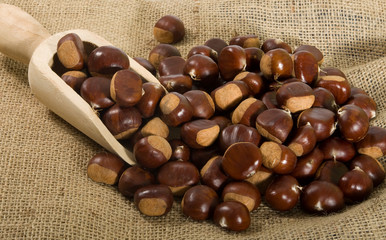 castagne su sacco di juta