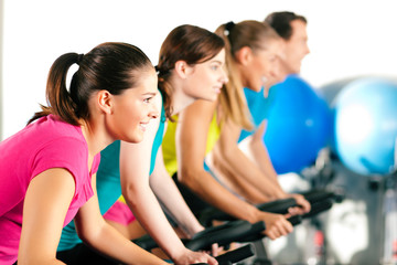 Spinning im Fitnessstudio