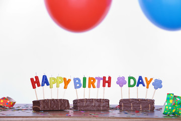 Happy Birthday Buchstaben und Kuchen