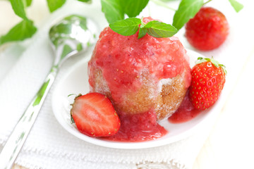 Erdbeer-Quarkbällchen-Dessert
