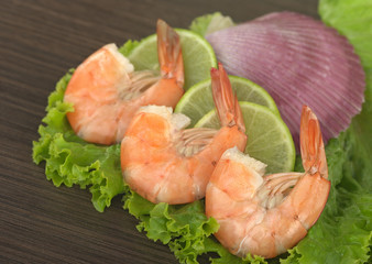 King prawn on lime, lettuce and purple shell
