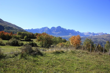 Peña Telera em otoño, montañas de Panticosa, Pirineos