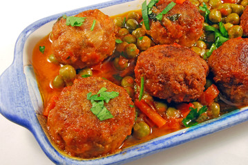 Polpette al sugo con piselli