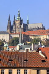 Obraz premium View on the autumn Prague gothic Castle above River Vltava