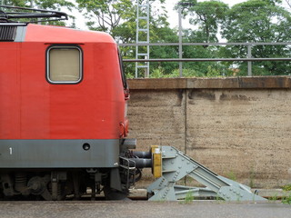 abgestellte E - Lok BR 243