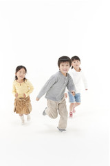 走る子供たち