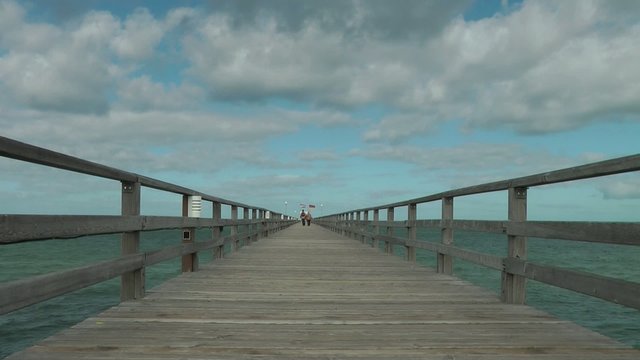 Seebr&uuml;cke am Meer - Video - Bridge at the Ocean