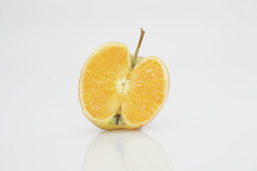 Fototapeta na wymiar genmanipulierte Früchte