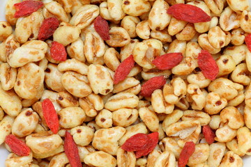 Arroz inflado con bayas de goji