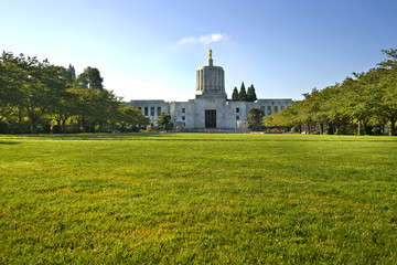 Fototapeta na wymiar State of Oregon Capitol Building 2