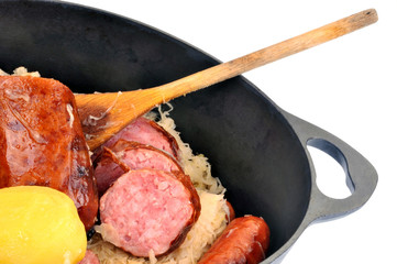 La choucroute garnie dans un faitout
