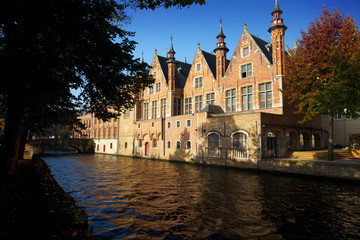 Fototapeta na wymiar Waterside buildings in Bruges