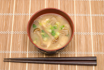 なめことあぶらげの味噌汁
