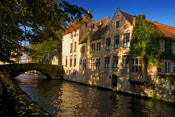 Fototapeta na wymiar Houses on the canal