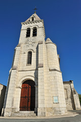 Fototapeta na wymiar petite église dans le Sud de la France