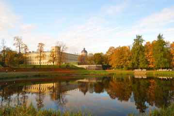 Fototapeta premium Gatchina Palace in Autumn