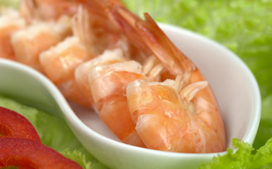 King prawn in bowl, on lettuce with red bell pepper