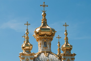 Fototapeta na wymiar cathedral with gold decorations in Peterhof