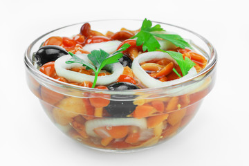 Грибы маринованные на белом фоне