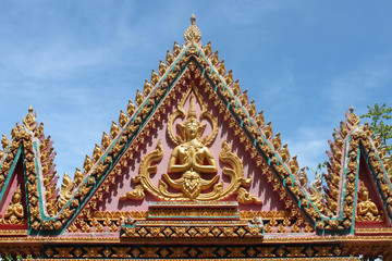 Fototapeta premium Buddhist art on gable of archway of temple