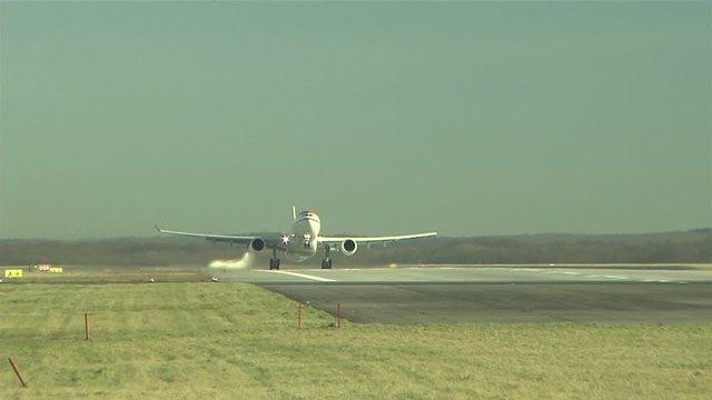 startendes Flugzeug