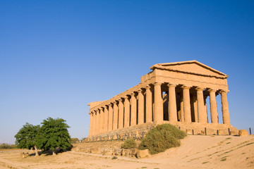 Naklejka premium greek temple at the sunset