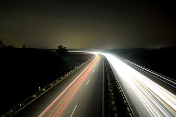 Fototapeta na wymiar Nachtautobahn