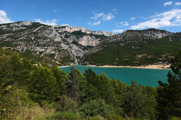 lac et montagnes