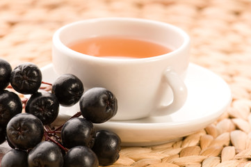 Black chokeberry tea