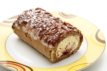 Kuchenrolle auf Teller