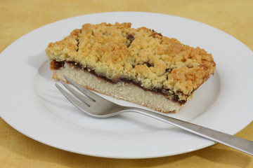 Streuselkuchen mit Fruchtfülle