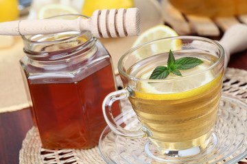 Tea with honey and lemon as natural medicine
