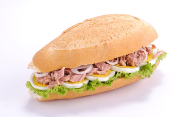 Sandwich con tonno, salad