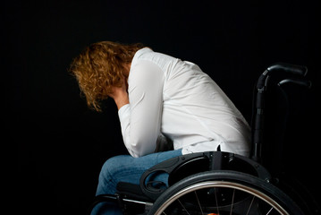 Obraz premium Frau im Rollstuhl