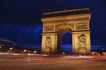 Fototapeta na wymiar Triumph Arch w nocy