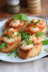 Lemony prawn bruschettas