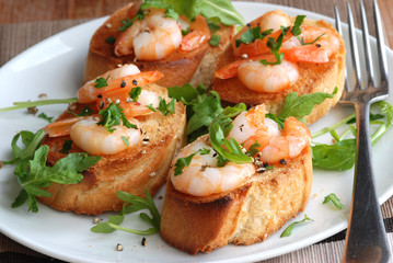 Lemony prawn bruschettas