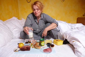 Gordijnen Picknick im Bett © Christian Schwier
