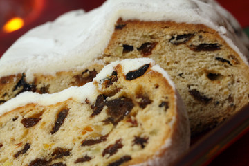 angeschnittener Butterstollen